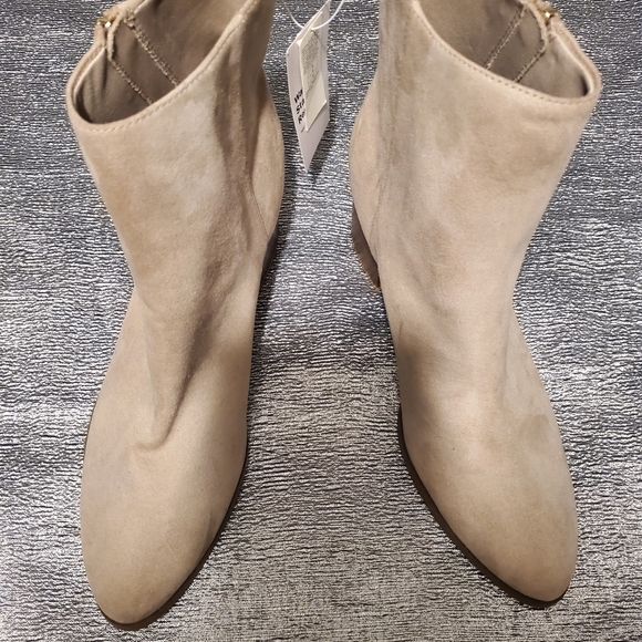 Tan Boots - Picture 5 of 6